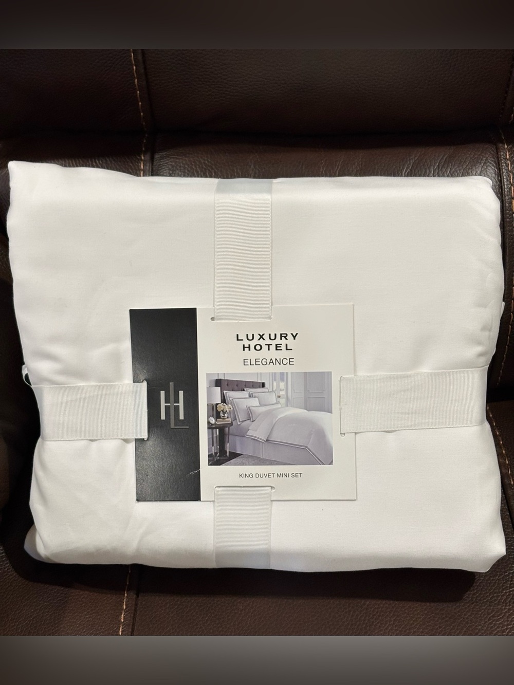 Luxury Hotel-Style Duvet Set white with black trim